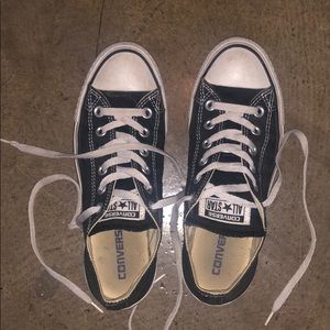 black converse!